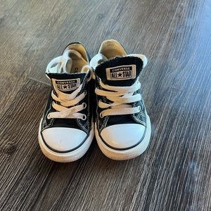 Toddler girls converse